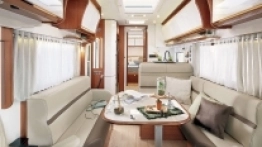 Trzeba przyznać, że wnętrza kampera jest całkiem przestronne - zdjęcie 1