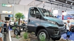 Szeroki wybór nadwozi w połączeniu z ekstremalnymi osiągami pojazdu sprawiają, że nowy Daily 4x4 jest doskonałym partnerem w podróży. Wszystkie wersje wyposażone są w potężne silniki (170 KM, Euro VI). - zdjęcie 2