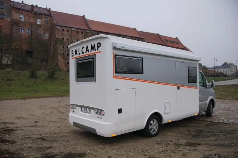 Caravaning  w deszczu – testujemy Balcampa SM 730