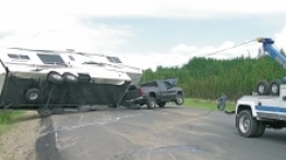 Wypadek na drodze może przytrafi ć się każdemu. Po skontaktowaniu się z policją możemy w razie potrzeby zwrócić się o pomoc także do konsulatu. - zdjęcie 3