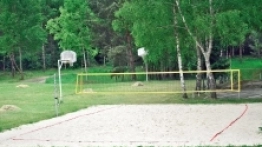 Na terenie ośrodka nie mogło zabraknąć boiska do gry w siatkówkę - zdjęcie 3