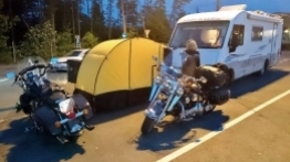 Jak widać, Camp-Riders można także przytulić do kampera... - zdjęcie 2