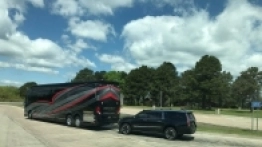 Cadilac Escalade holowany za  - zdjęcie 5