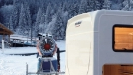 Podczas wynajmu zimowego warto zwrócić uwagę na rodzaj ogrzewania. Te droższe kampery odwdzięczą się tańszą eksploatacją podczas podróży (zużyją np. mniej gazu, bo mają nowoczesny kocioł na pokładzie) - zdjęcie 13