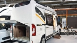 ZS legitymuje się dość zwartą, aerodynamiczną bryłą,  z minialkową zachodzącą na przód pojazdu - zdjęcie 1