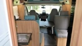 To blisko 7-metrowy pojazd, czego efektem jest sporo miejsca wewnątrz - zdjęcie 2