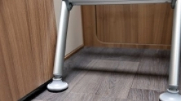 Ta drabinka, a właściwie jej umiejscowienie,  okazała się być rzeczą w tym kamperze najbardziej irytującą - zdjęcie 9