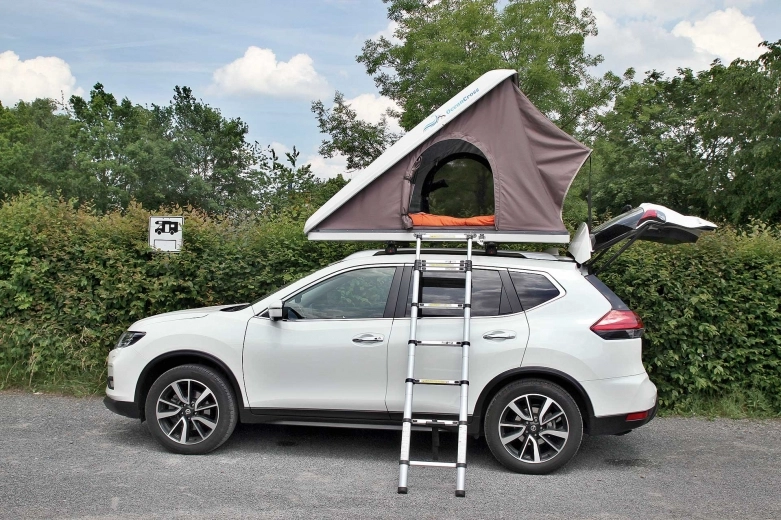 Domek na dachu? Rzecz o namiotach dachowych