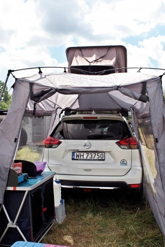 Tylny przedsionek oferuje dużo zadaszonej przestrzeni - zdjęcie 7