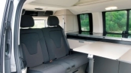 Składając kanapę, otrzymujemy  wygodne, 2-osobowe łóżko. - zdjęcie 3