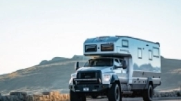 EarthRoamer XV-HD, czyli luksusowy kamper 4x4 za 1.7 mln dol.  - zdjęcie 1