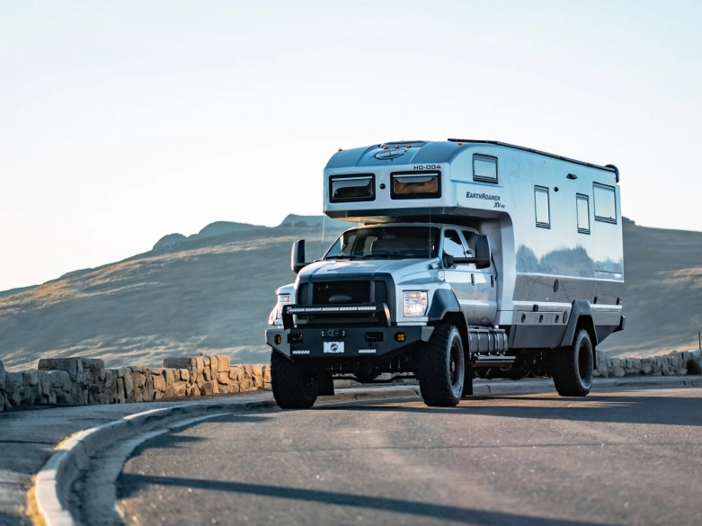 EarthRoamer XV-HD, czyli luksusowy kamper 4x4 za 1.7 mln dol. 