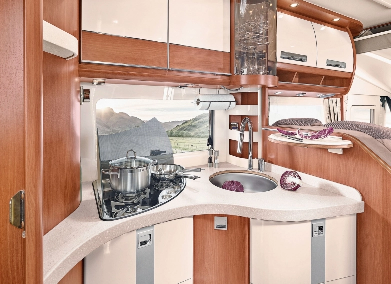 Elegancki i samowystarczalny kamper Carthago