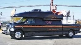 Ford F-650 Dunkel Luxury Hauler 4x4 w całej okazałości. - zdjęcie 7