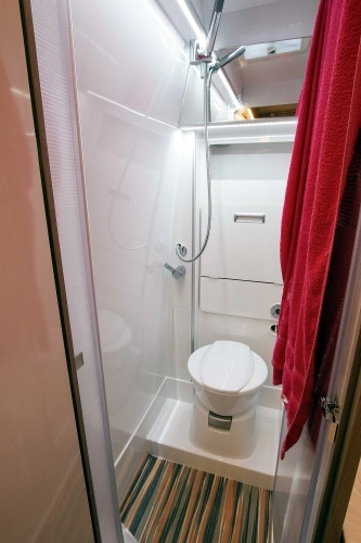 Łazienka jest bardzo przestronna - zdjęcie 6