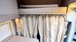 Genialna ciężka i gruba kotara, która odcina szoferkę. W ten sposób z pokładu nie ucieka ciepło - zdjęcie 8