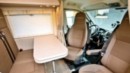 Stolik możemy rozłożyć i w ten sposób powiększyć przestrzeń - zdjęcie 16