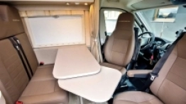 Stolik możemy rozłożyć i w ten sposób powiększyć przestrzeń - zdjęcie 17