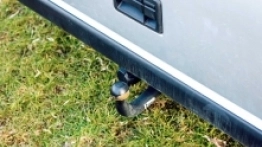 Warto zainstalować hak – kamper jest w stanie ciągnąć przyczepę o masie maksymalnej 2000 kg - zdjęcie 30