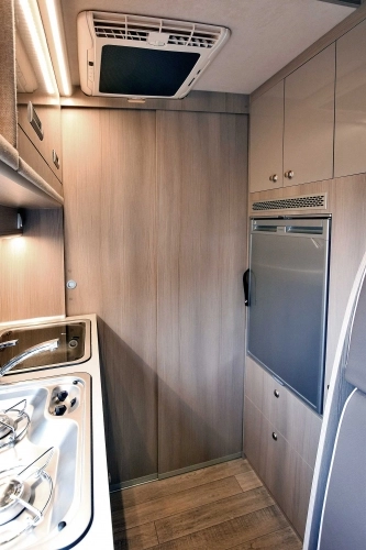 Tylną sypialnię możemy całkowicie odciąć od pozostałej części pojazdu - zdjęcie 32