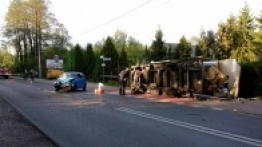 Groźna kolizja z udziałem kampera i fiata seicento - zdjęcie 2