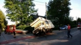 Groźna kolizja z udziałem kampera i fiata seicento - zdjęcie 3