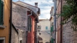 Wąskie uliczki chorwackich miasteczek mają swój urok - zdjęcie 3