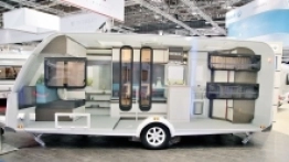 Obojętnie jaki kamper czy przyczepa, każdy jest wytworem kilkuetapowej kompletacji. „Domy na kołach” bywają też mocno zindywidualizowane czy po prostu doposażane przez właścicieli w części małoseryjnej produkcji. Koniec końców nasze towarzystwa ubezpieczeniowe traktują ten segment rynku jako margines wiodącej działalności - zdjęcie 1