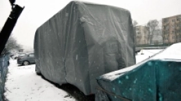 Można bawić się w półśrodki, ale zadaszonej  przechowalni nie zastąpi nawet najlepszy pokrowiec - zdjęcie 4