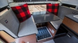 Kabiny mieszkalne Pop-up firmy Four Wheel Campers - zdjęcie 21