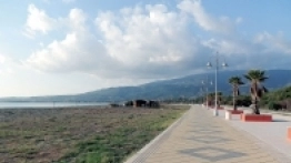 Piękny i pusty w październiku deptak przy apartamencie w Gizzeria Lido - zdjęcie 1