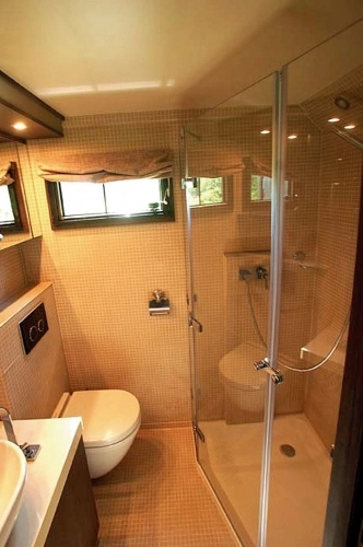 Przykładowe łazienki w modelu marki Volvo i Scania - zdjęcie 7