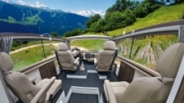 Można z dachem, można i bez. Kwintesencję kabrioletu sprytnie przeniesiono tu na kampera - zdjęcie 4