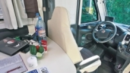 Brak miejsca do przesunięcia fotela kierowcy powoduje, że pozycja za kierownicą nie należy do najwygodniejszych. - zdjęcie 8