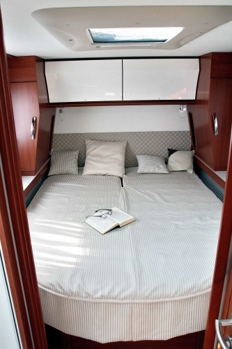 Elektryczne łóżko wyspowe w rozmiarze XXL o regulowanej wysokości (30 cm) z dużą powierzchnią do przechowywania - zdjęcie 3