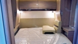 Tylne łóżko ma 198x160 cm - zdjęcie 2