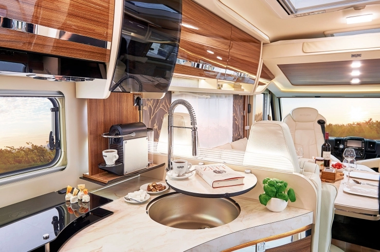 Kamper w luksusowym wydaniu Eura Mobil Integra 890 EB