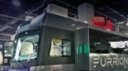 Na tym zdjęciu widać, że także z prawej strony mamy wysuwany bok, który na postoju powiększa przestrzeń mieszkalną pojazdu - zdjęcie 2