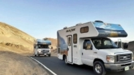 Z powodu ostrych zakrętów i dużych spadków Artist’s Palette  mogą poruszać się pojazdy o długości do 25 stóp (7,6 m) - zdjęcie 4