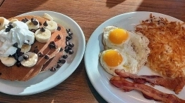 W Las Vegas wstąpiliśmy na obiad do z restauracji.  Na zdjęciu porcja za 9 dol. dla jednej osoby - zdjęcie 9