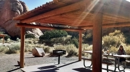 Wiaty z grillem to amerykański standard kempingowy - zdjęcie 5