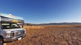 Spękana ziemia, wysoka temperatura. Susza - zdjęcie 9