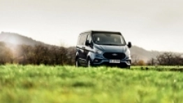 Buerstner Copa  to niewielki pojazd na bazie Forda Transita Custom, z podnoszonym dachem - zdjęcie 6