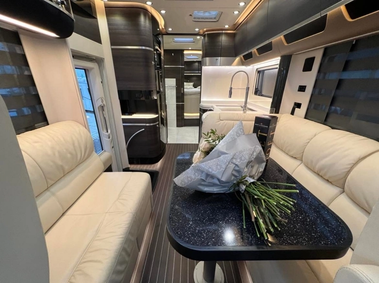 Kampery za 2,5 mln złotych sprzedane w Polsce