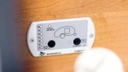 Każdy panel sterowania jest czytelny i opatrzony logiem Caretta. Dobrze to wygląda i jest funkcjonalne. - zdjęcie 4