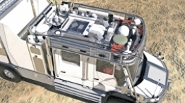 Anteny satelitarne na dachu pozwalają na szeroką komunikację ze światem, a na postoju mogą być podniesione, by jeszcze zwiększyć zasięg w trudno dostępnym terenie. - zdjęcie 2