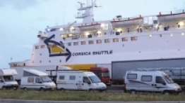 Oczekiwanie na prom w Livorno. - zdjęcie 2