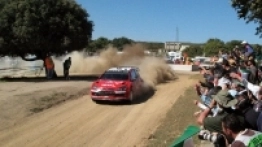 Loeb, Citroën i kibice. - zdjęcie 5