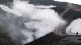 Z kraterów stale dymi. - zdjęcie 6