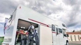 Kronos 290M to przede wszystkim gigantyczny garaż, w którym zmieści się nawet quad - zdjęcie 1